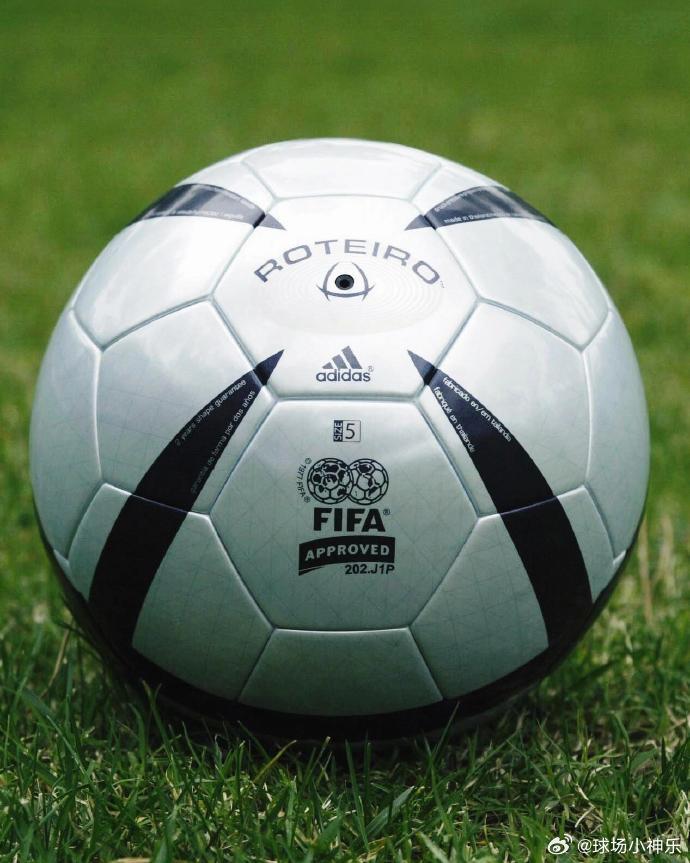 社交聚会集体观赛